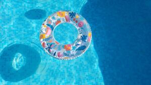 Preparando a Piscina: Um Ambiente Seguro para a Aventura Aquática